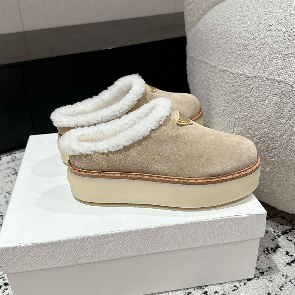 Pra*a Suede slippers