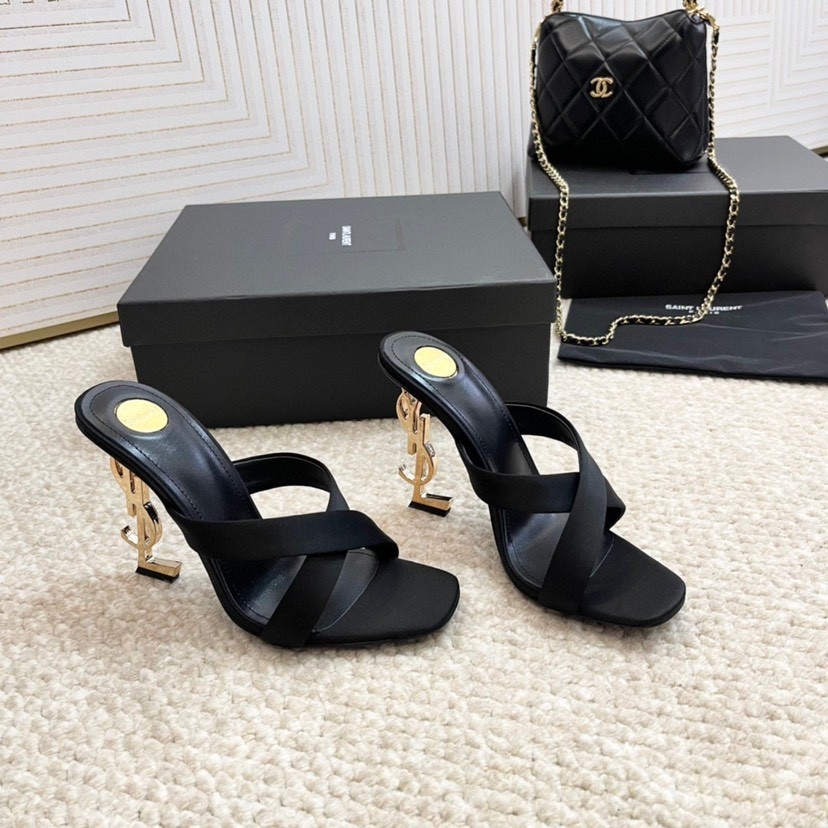 Sa1nt Lau*nt high heels